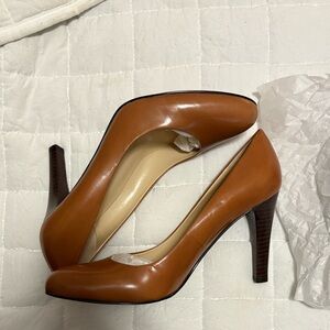 WMNS 8B Brand New Ralph Lauren Zabrina Round Roe Brown Leather Heels